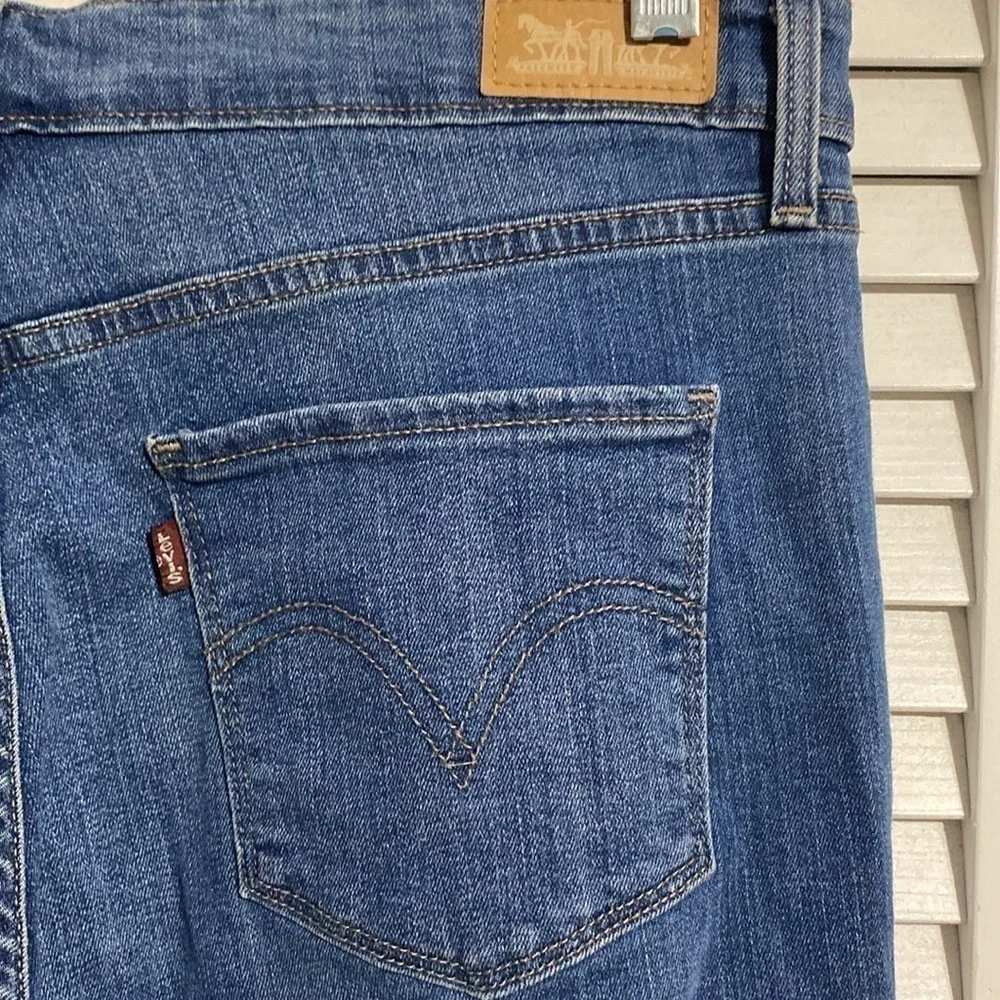 Levi's Cropped Jeans - Picture 5 of 10